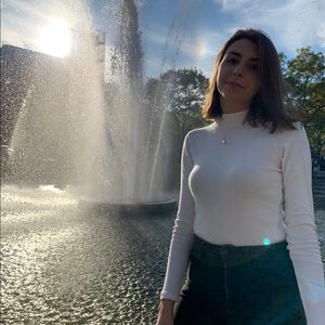 White brandy Melville turtleneck